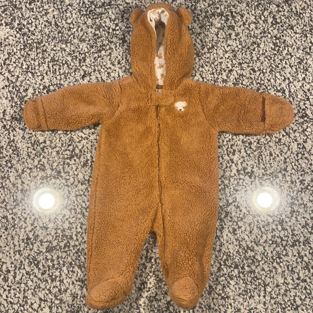 Carter’s snow suit size 3MONTHS